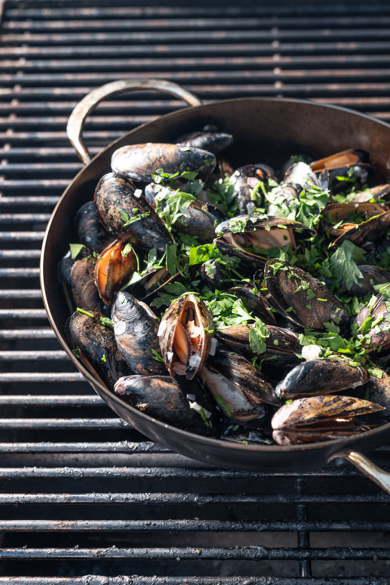 Load image into Gallery viewer, de Buyer MINERAL B Carbon Steel Country Fry Pan 2 Handles