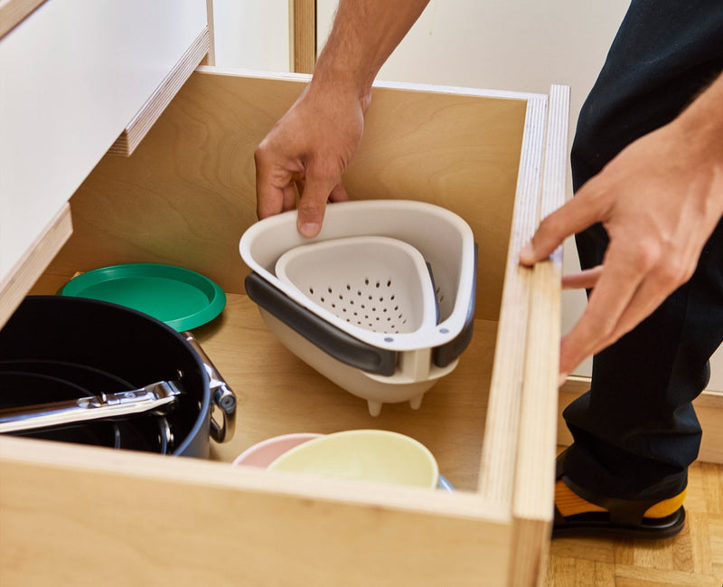 Load image into Gallery viewer, Joseph Joseph Droplet Mini White Colander with Folding Handle
