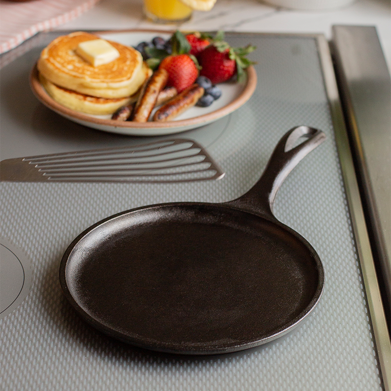 Load image into Gallery viewer, Lodge 8 Inch Round Seasoned Cast Iron Griddle
