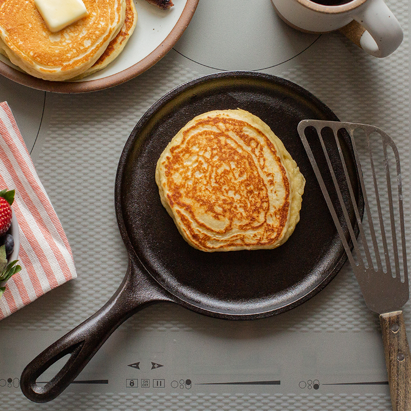 Load image into Gallery viewer, Lodge 8 Inch Round Seasoned Cast Iron Griddle
