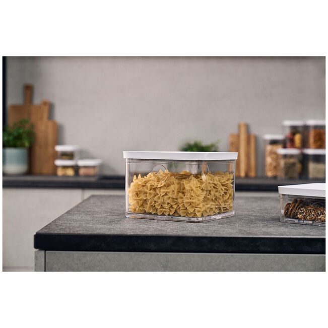 Load image into Gallery viewer, ZWILLING Fresh &amp; Save CUBE Container 2L / 21 cm, 4.2 Qt, Transparent-white
