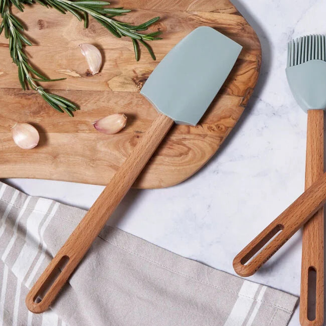 Load image into Gallery viewer, Le Creuset Signature Silicone Medium Spatula
