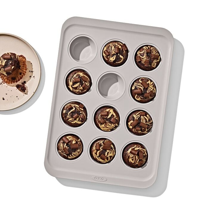 Load image into Gallery viewer, OXO Non-Stick Pro Ceramic Coated Metal Bakeware 12 Cup Muffin Pan
