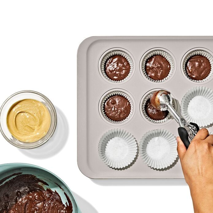 Load image into Gallery viewer, OXO Non-Stick Pro Ceramic Coated Metal Bakeware 12 Cup Muffin Pan
