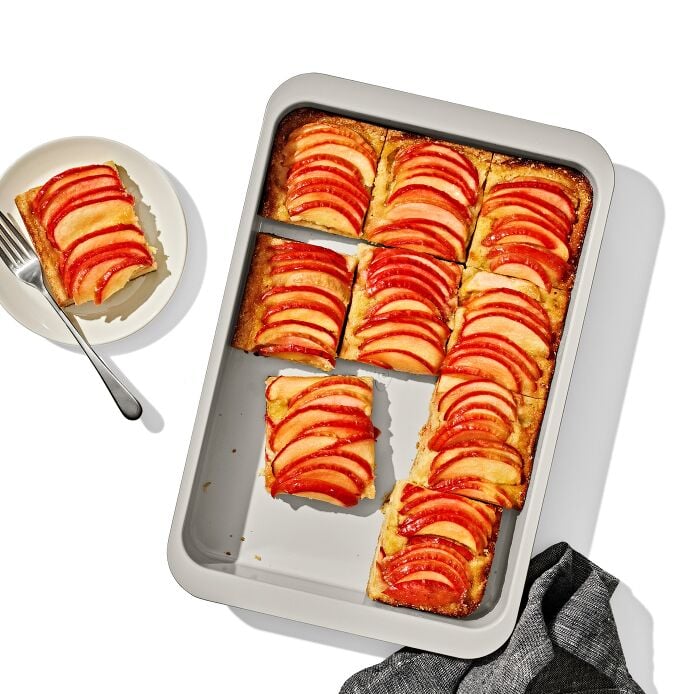 Load image into Gallery viewer, OXO Non-Stick Pro Ceramic Coated Metal Bakeware 9” x 13” Cake Pan
