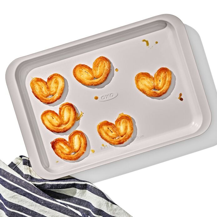 Load image into Gallery viewer, OXO Non-Stick Pro Ceramic Coated Metal Bakeware Quarter Sheet Pan
