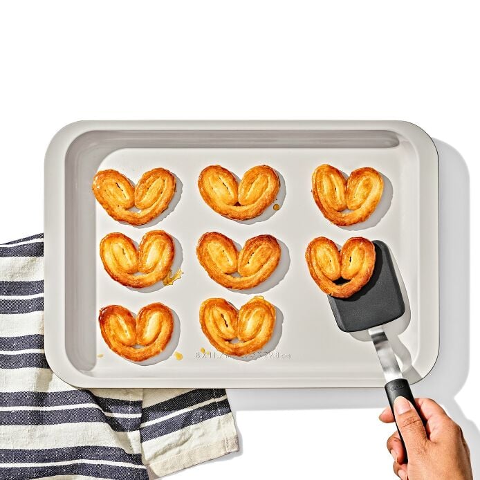 Load image into Gallery viewer, OXO Non-Stick Pro Ceramic Coated Metal Bakeware Quarter Sheet Pan
