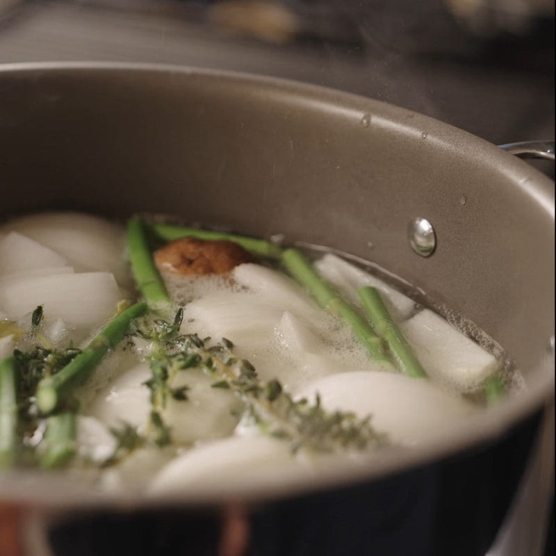 Load image into Gallery viewer, Viking PureGlide Pro 3-Ply 6-Quart Dutch Oven with Metal Lid
